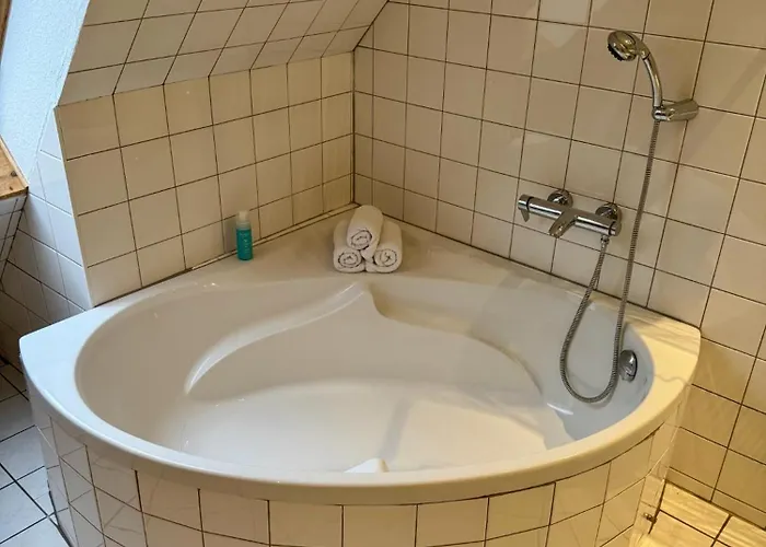 Spacious Cozy Loft For Work & Family- Near Lägenhet